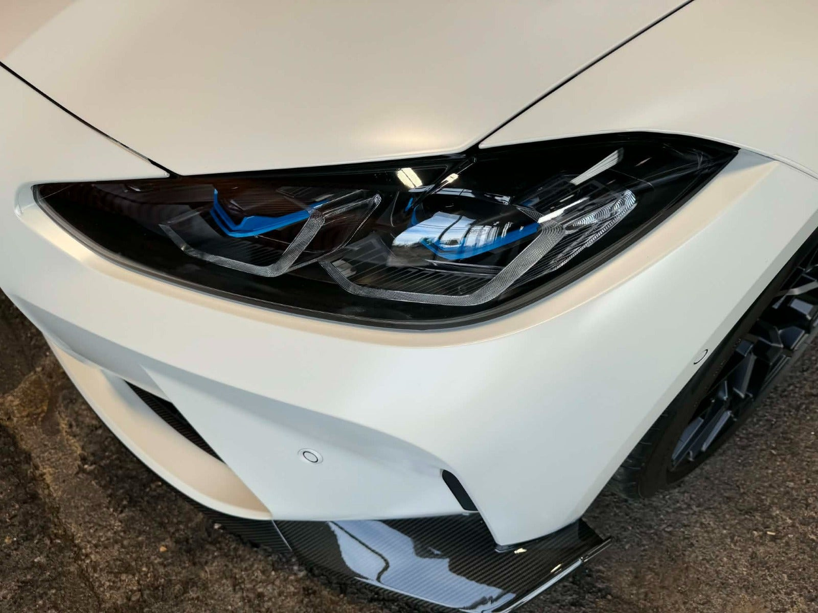 Hvid BMW M3 fra 2024