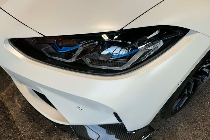 Hvid BMW M3 fra 2024