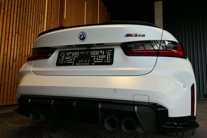 Hvid BMW M3 fra 2024