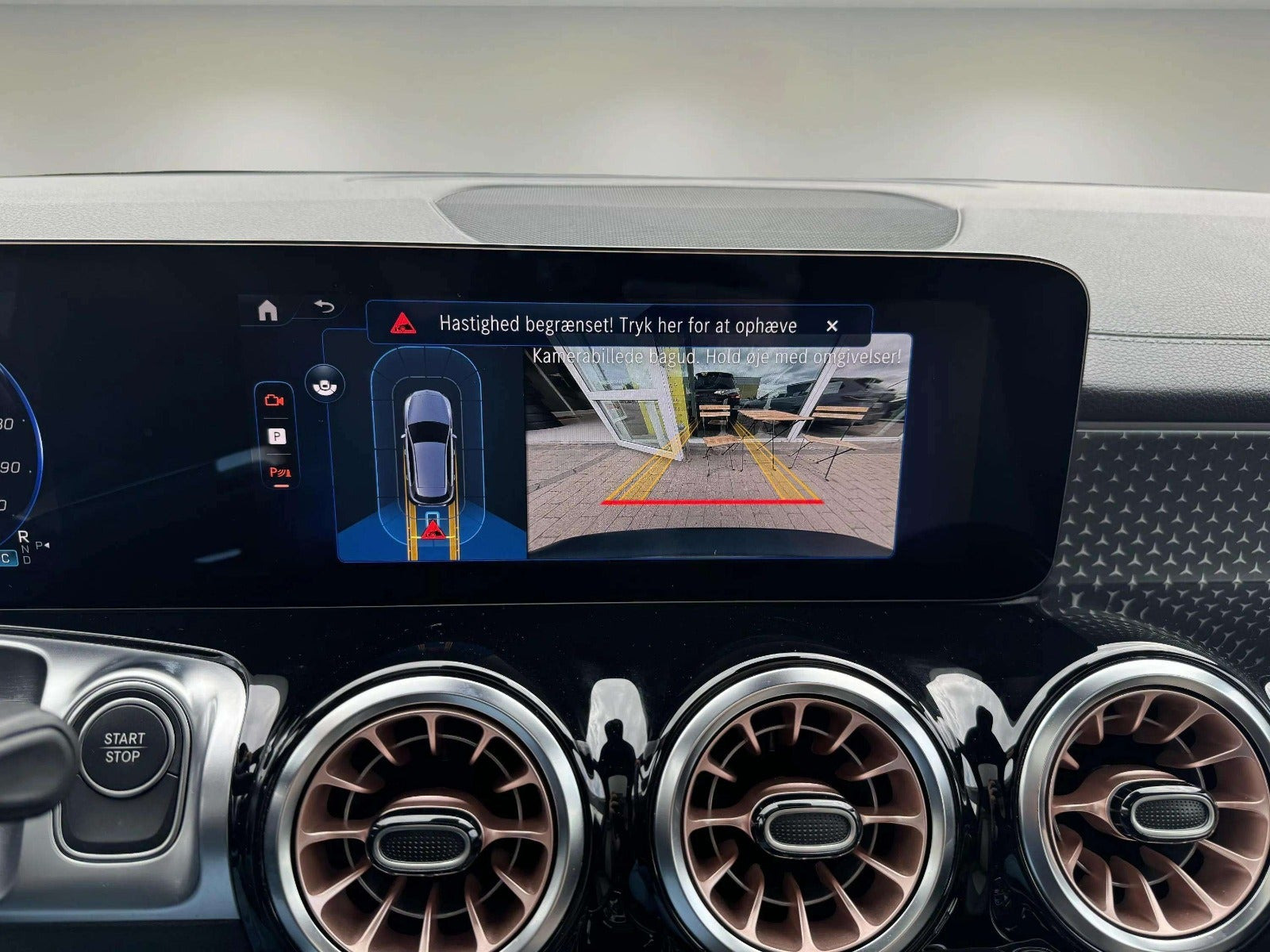 Grå Mercedes EQB250+ fra 2025