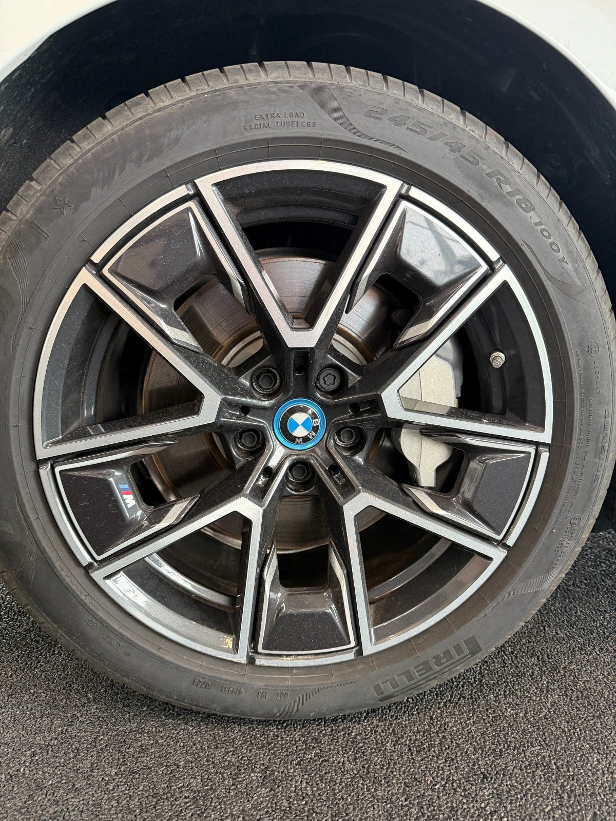 Hvid BMW i4 fra 2024