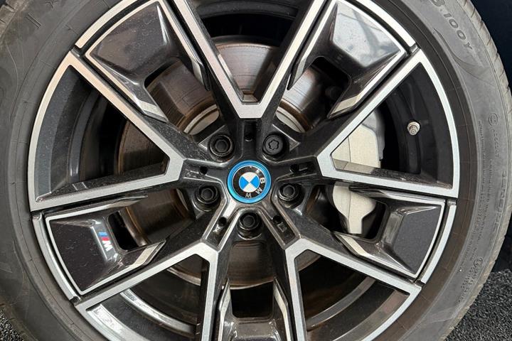 Hvid BMW i4 fra 2024