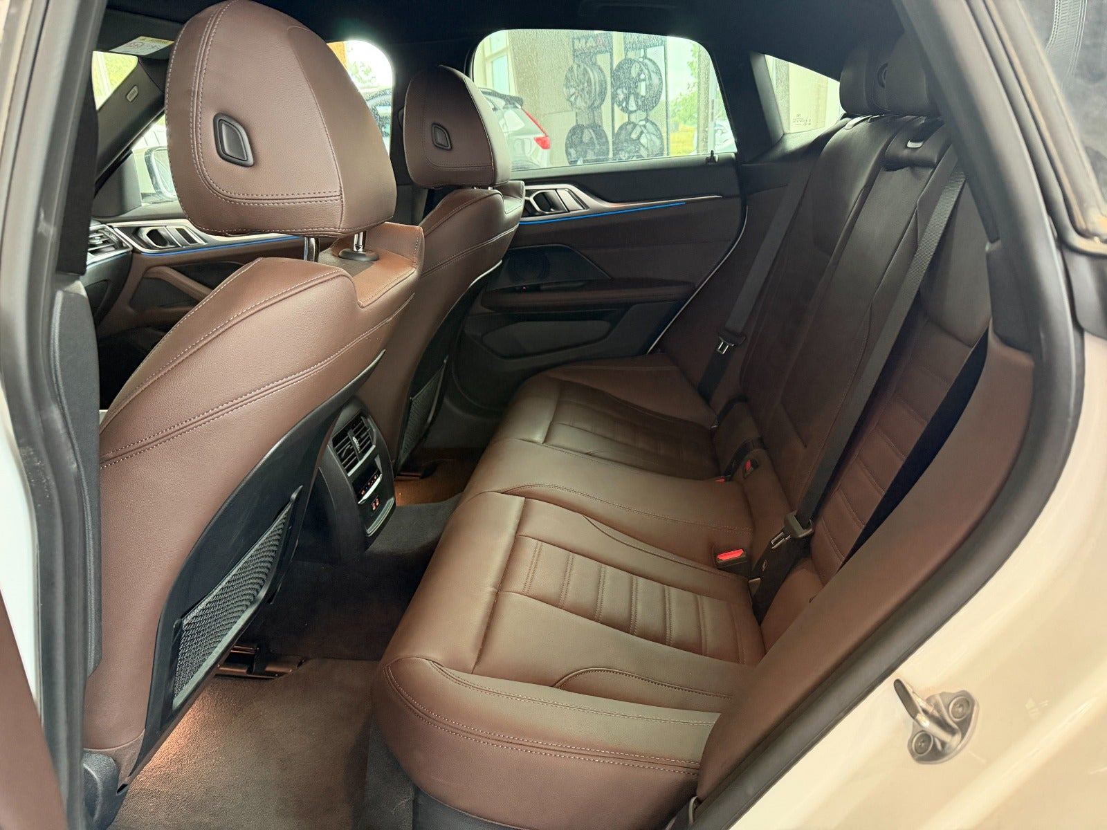 Hvid BMW i4 fra 2024