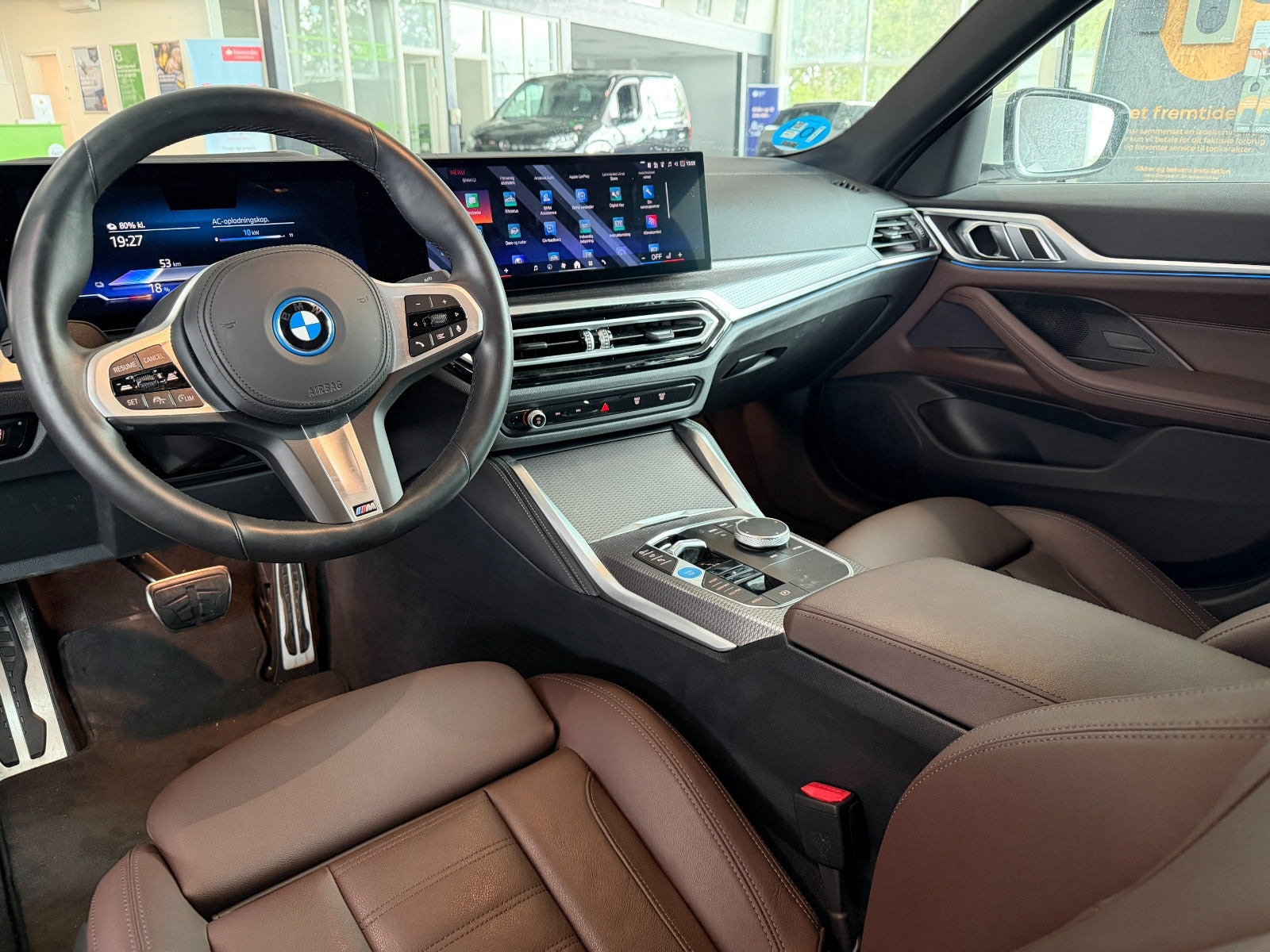 Hvid BMW i4 fra 2024