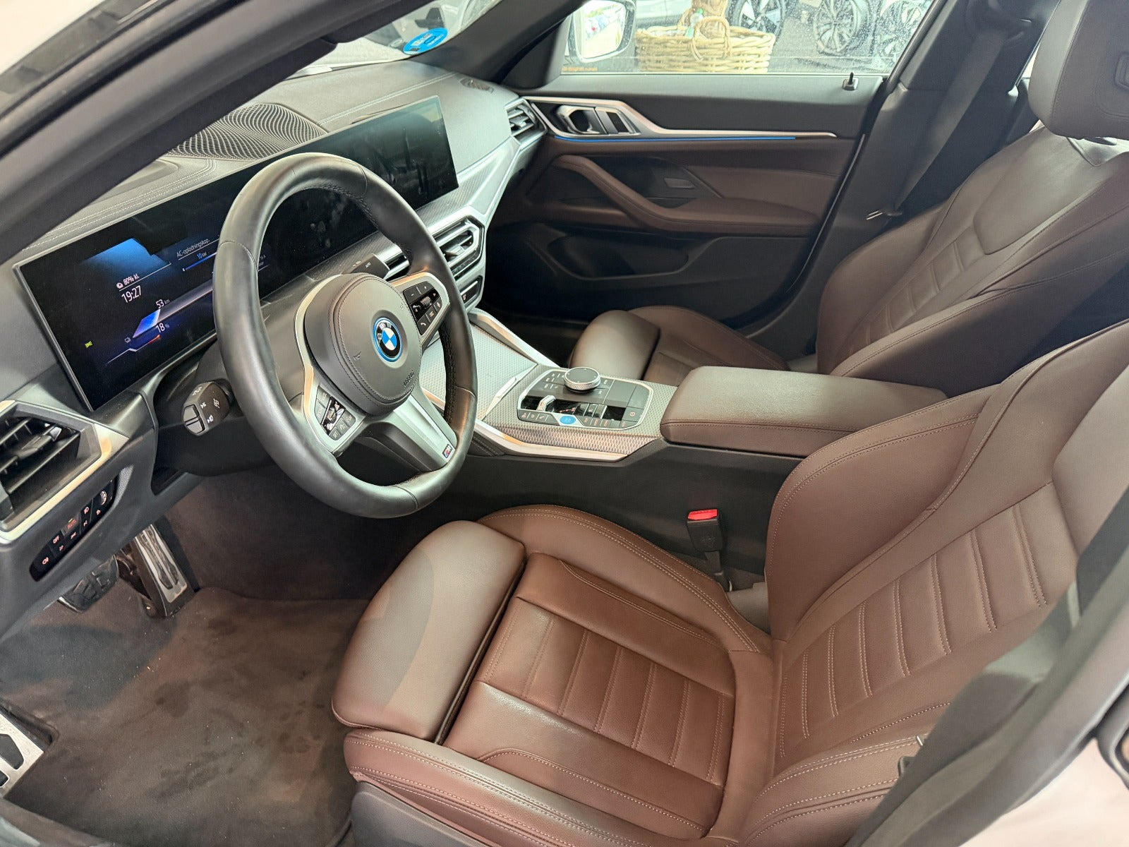 Hvid BMW i4 fra 2024
