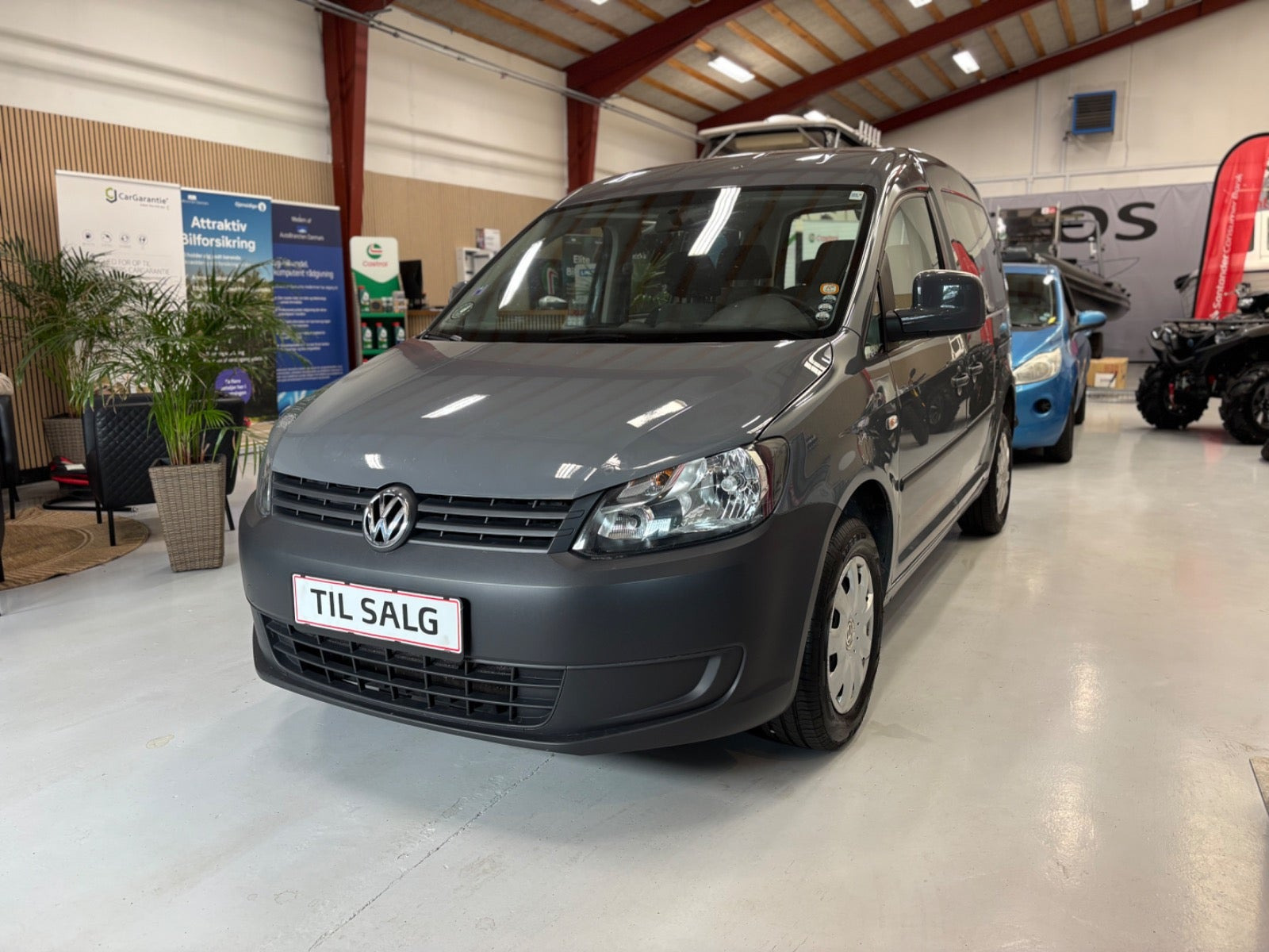 Grå VW Caddy fra 2012