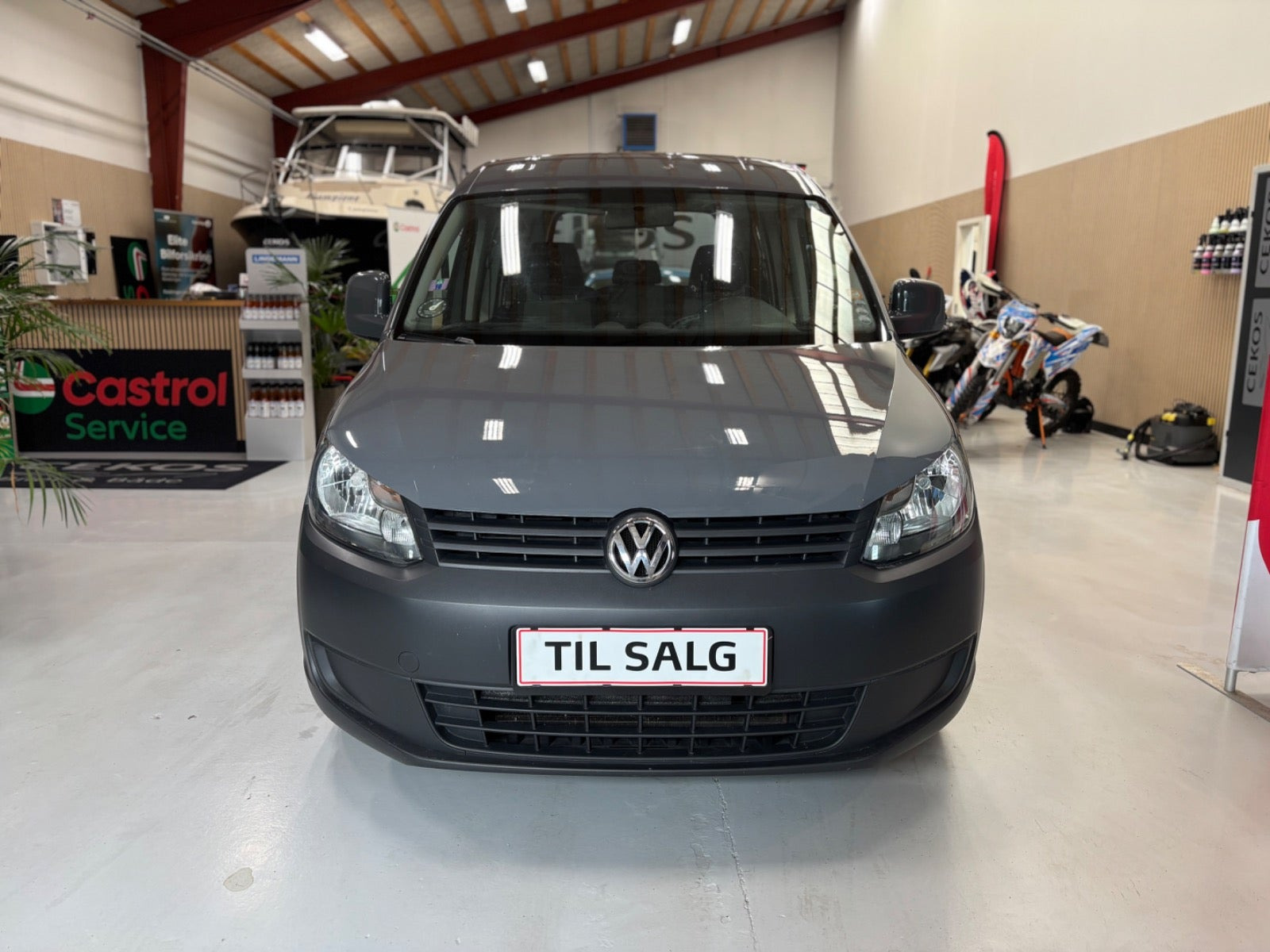 Grå VW Caddy fra 2012