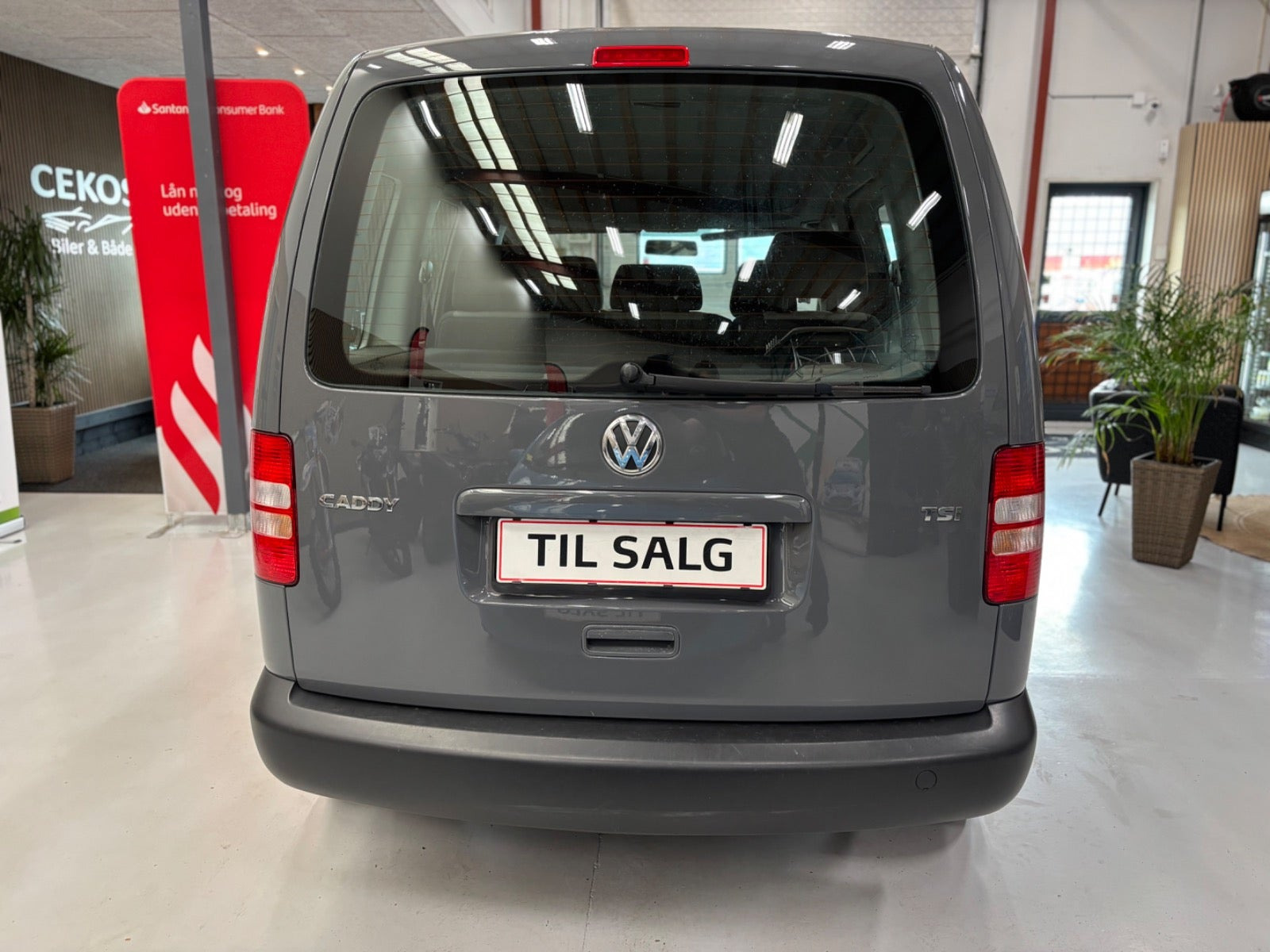 Grå VW Caddy fra 2012