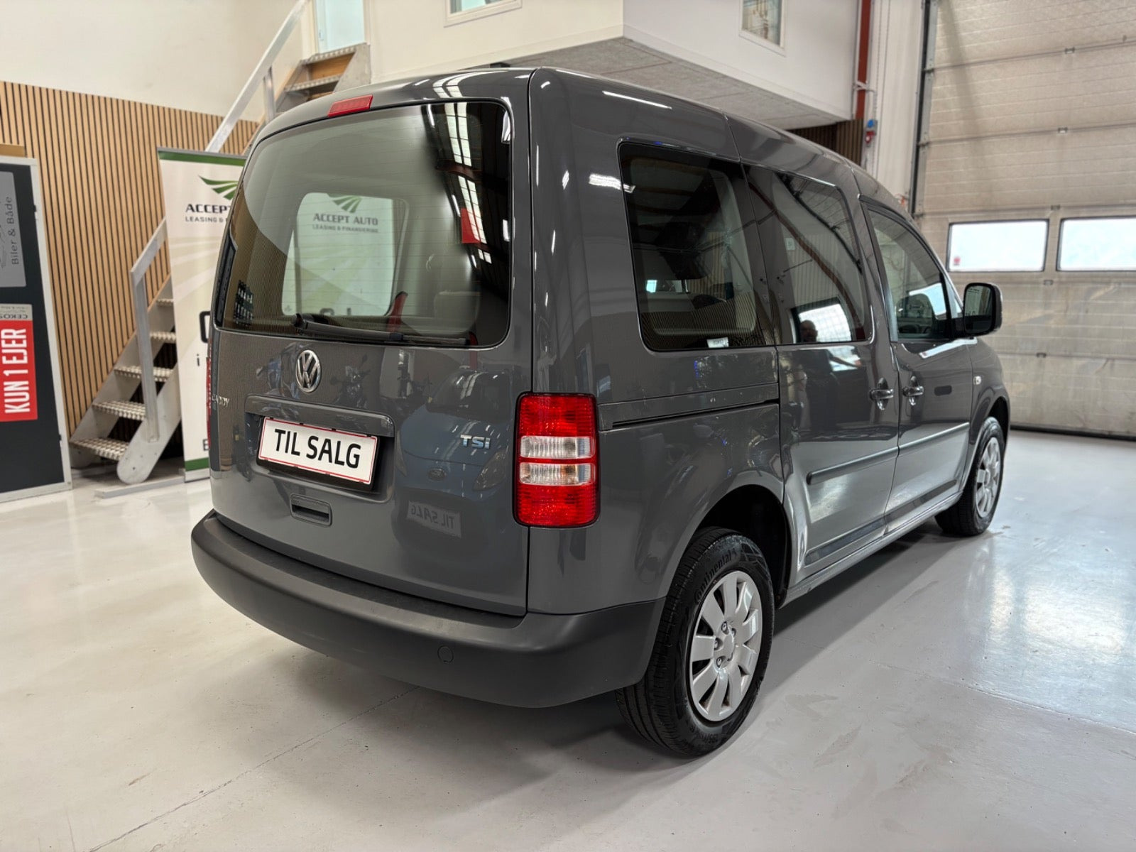 Grå VW Caddy fra 2012