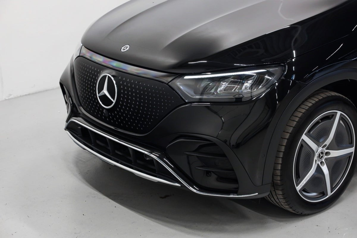 Sort Mercedes EQE350 SUV fra 2024