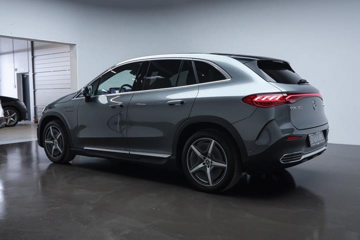 Grå Mercedes EQE350 SUV fra 2024