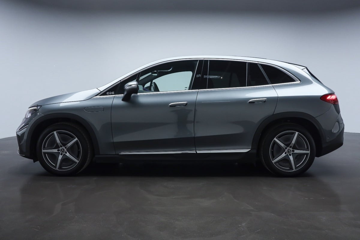 Grå Mercedes EQE350 SUV fra 2024