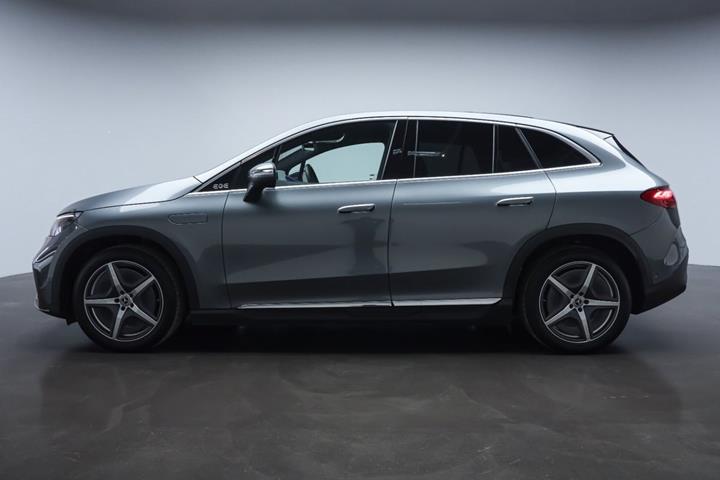 Grå Mercedes EQE350 SUV fra 2024