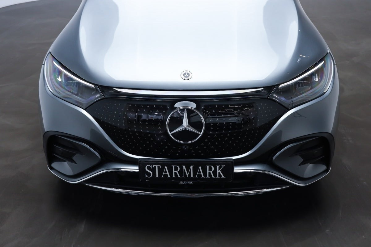 Grå Mercedes EQE350 SUV fra 2024