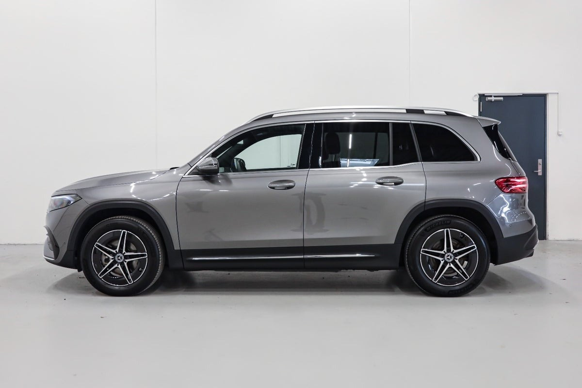 Grå Mercedes EQB250+ fra 2024