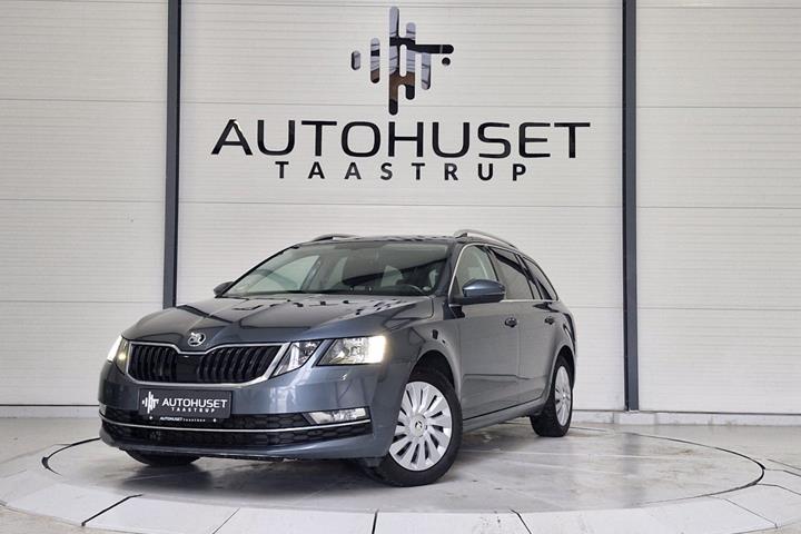 Grå Skoda Octavia fra 2019