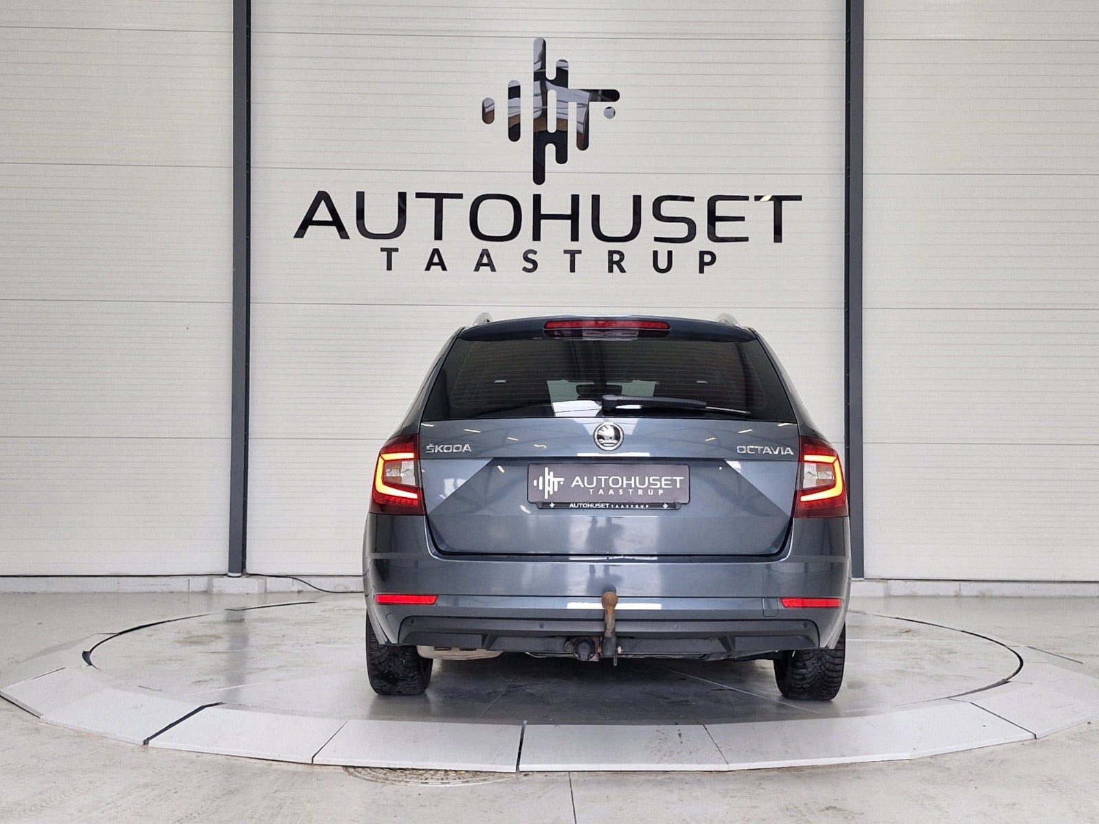 Grå Skoda Octavia fra 2019