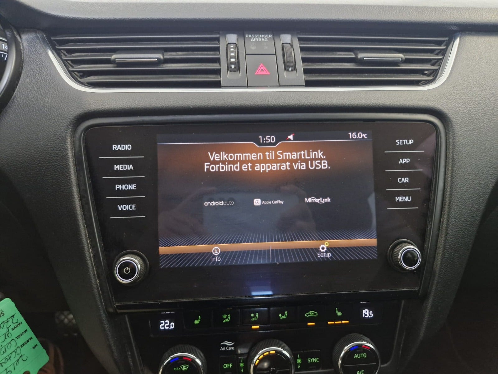 Grå Skoda Octavia fra 2019