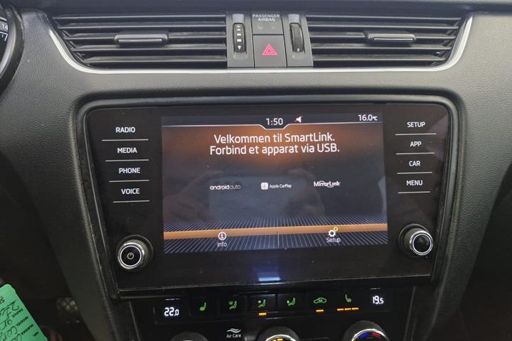 Grå Skoda Octavia fra 2019