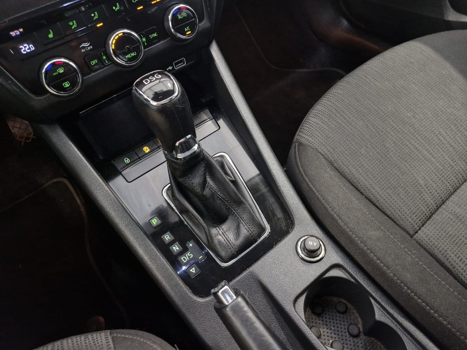 Grå Skoda Octavia fra 2019