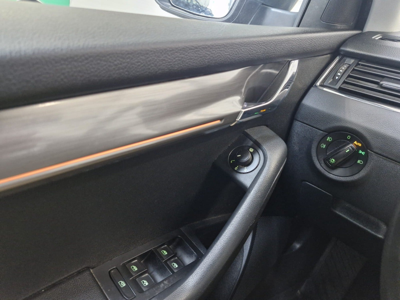 Grå Skoda Octavia fra 2019