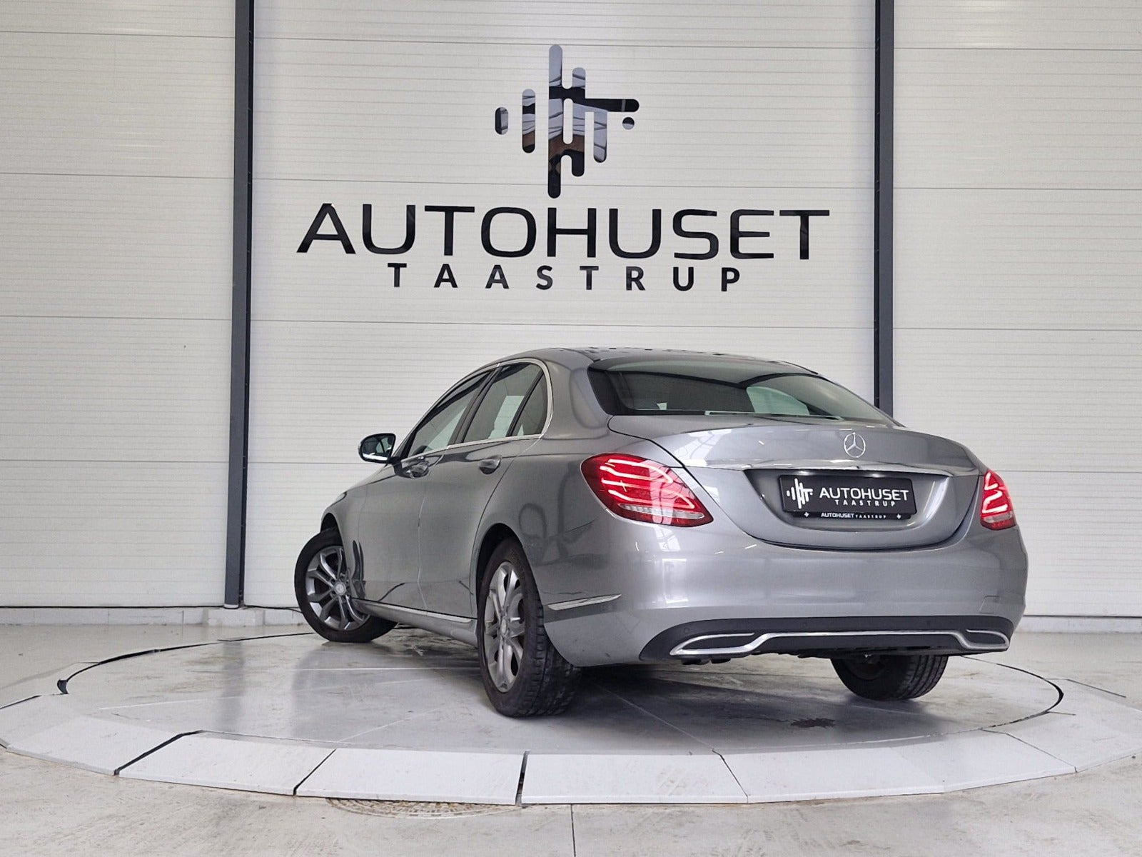 Grå Mercedes C180 fra 2014