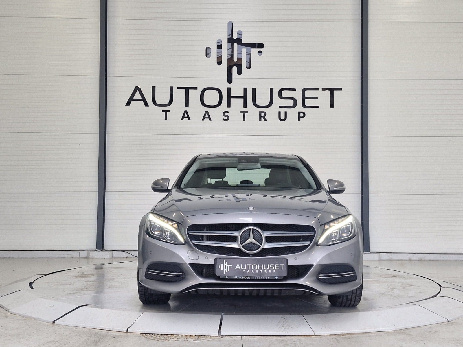 Grå Mercedes C180 fra 2014