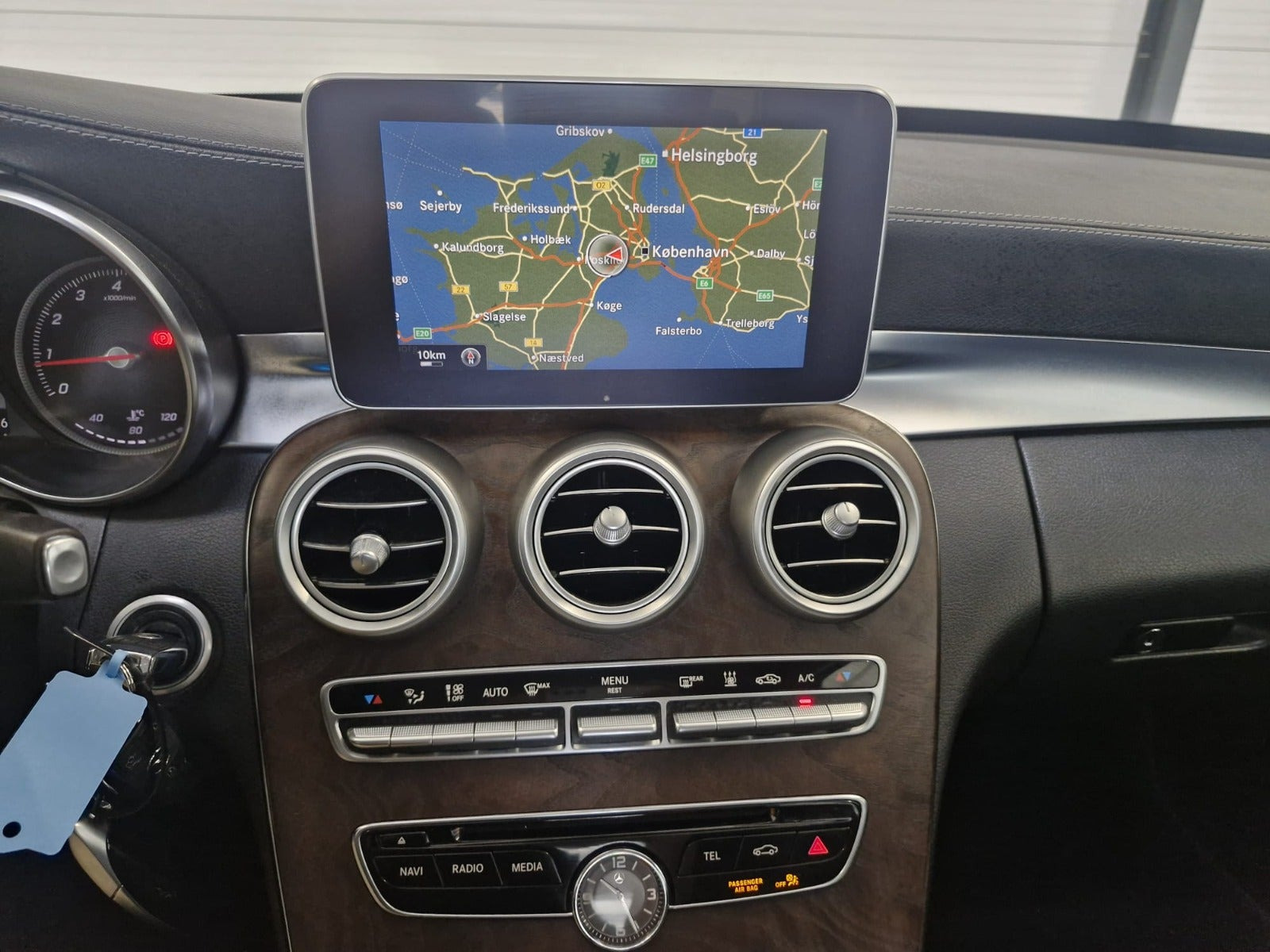 Grå Mercedes C180 fra 2014
