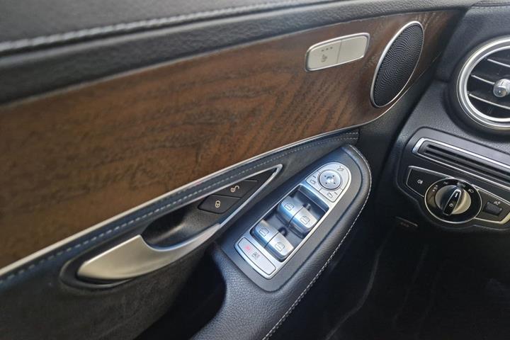 Grå Mercedes C180 fra 2014
