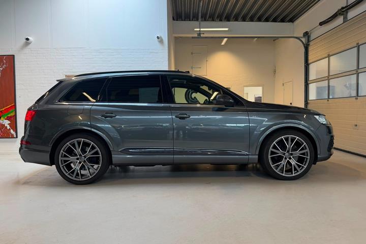 Grå Audi SQ7 fra 2017