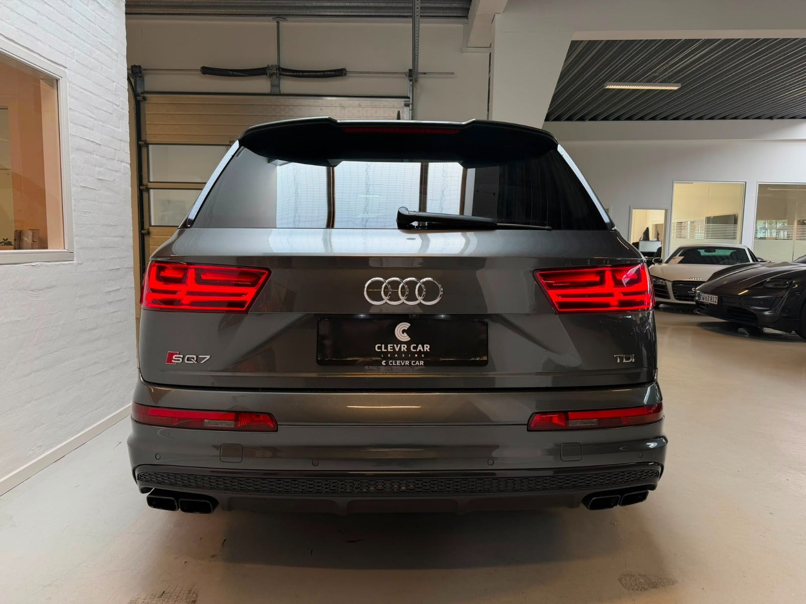 Grå Audi SQ7 fra 2017