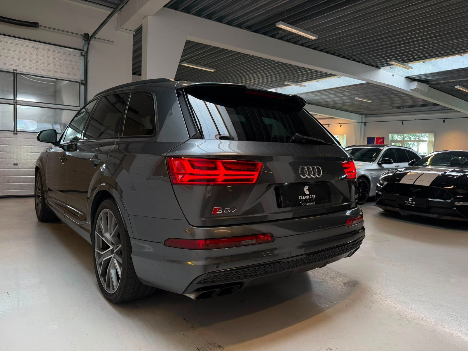 Grå Audi SQ7 fra 2017