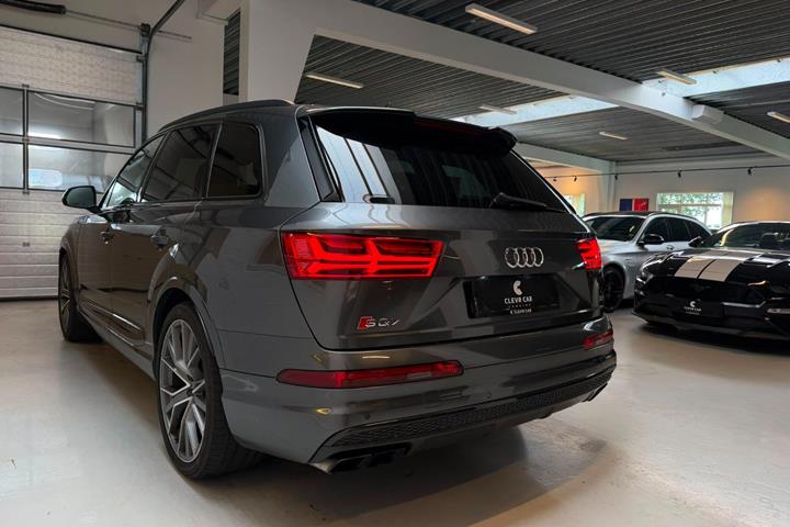 Grå Audi SQ7 fra 2017