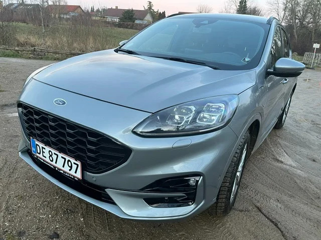 Grå Ford Kuga fra 2022