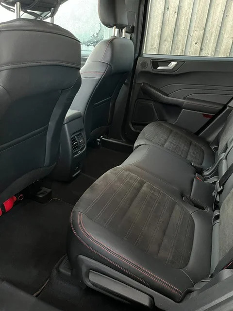 Grå Ford Kuga fra 2022