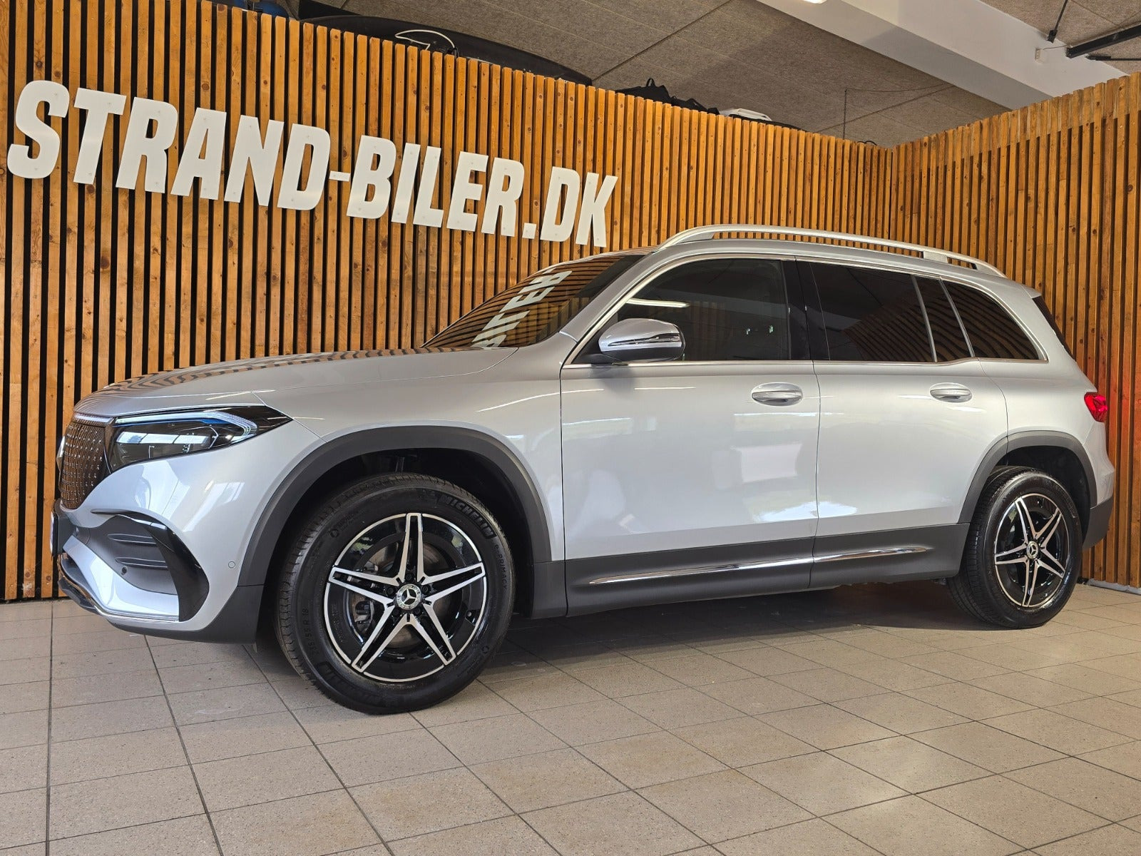 Sølv Mercedes EQB250+ fra 2025