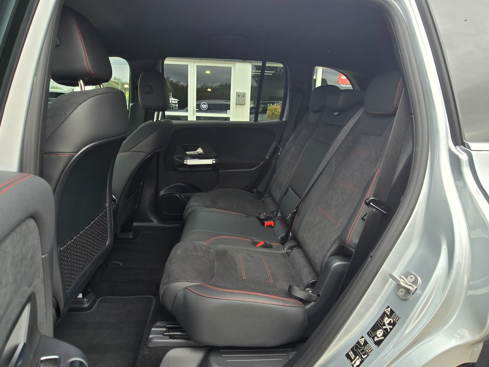 Sølv Mercedes EQB250+ fra 2025