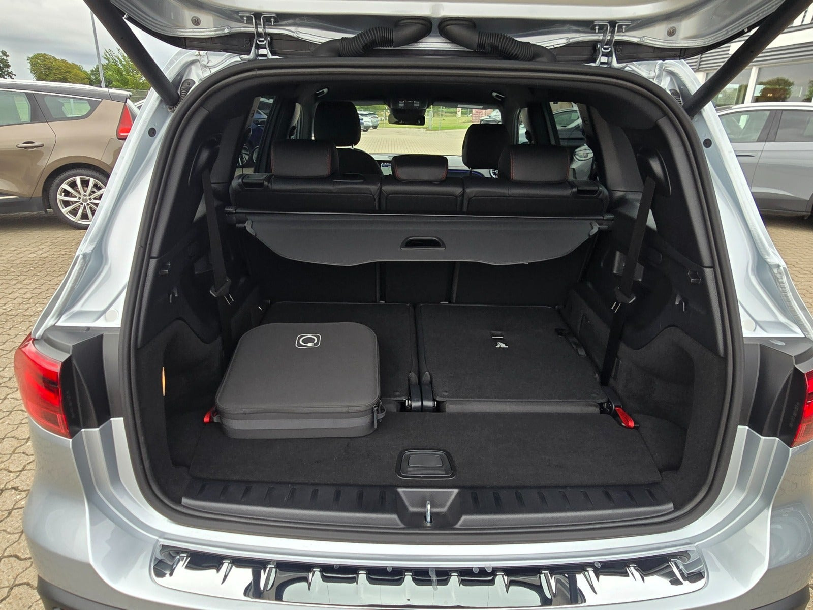 Sølv Mercedes EQB250+ fra 2025