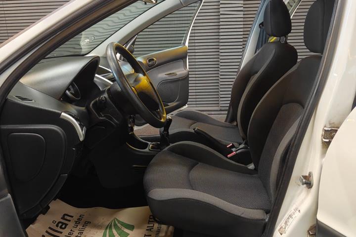 undefined Peugeot 206+ fra 2011