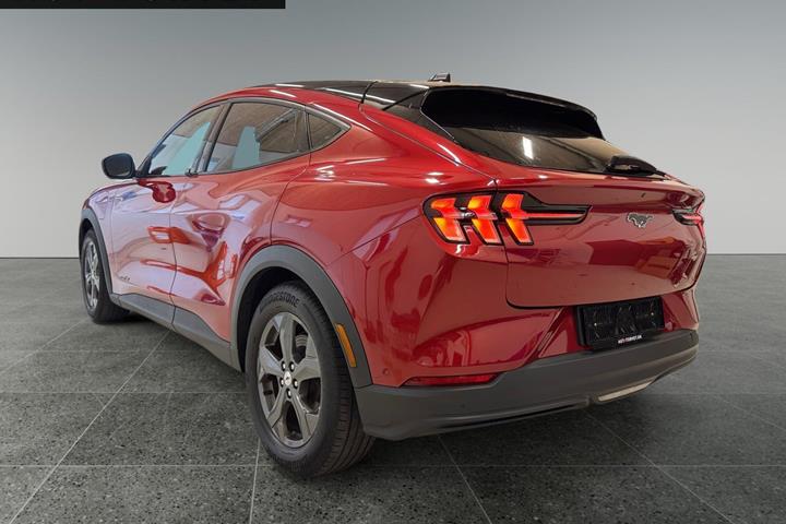 Rød Ford Mustang Mach-E fra 2021