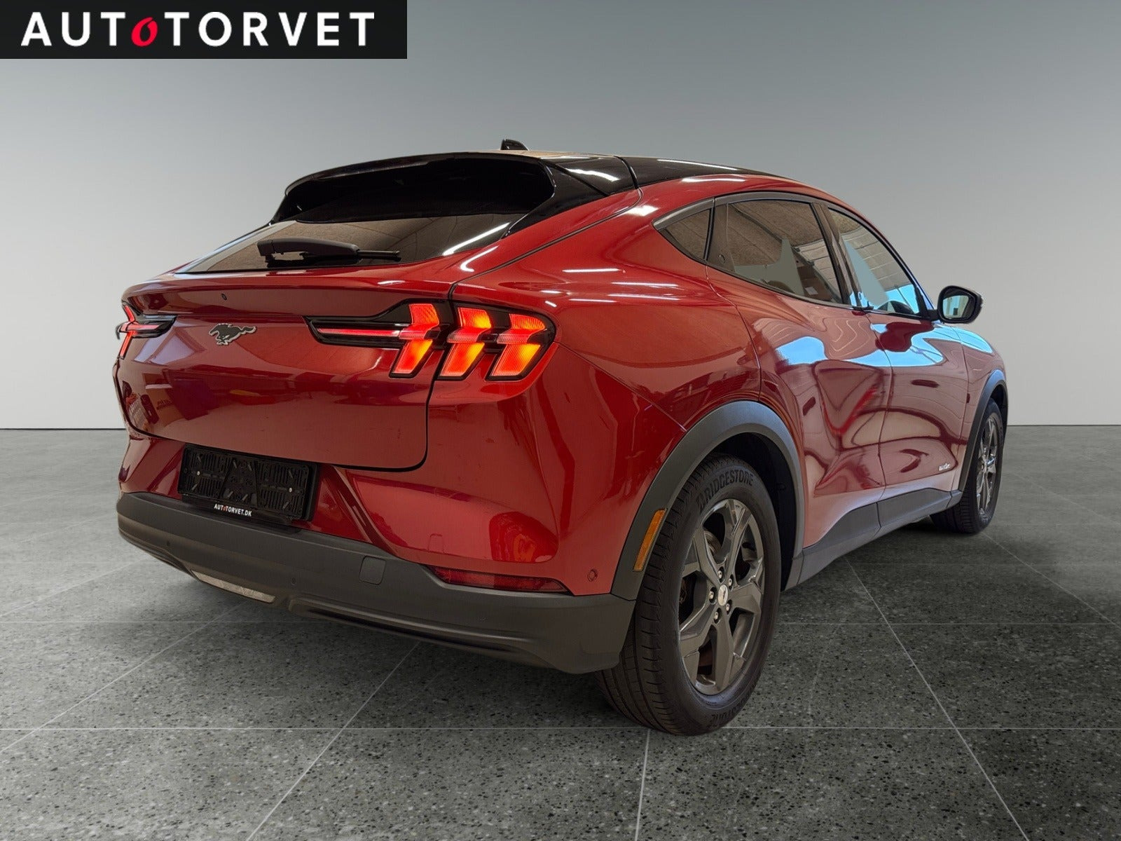 Rød Ford Mustang Mach-E fra 2021