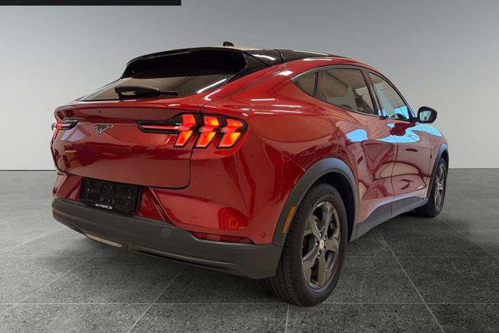 Rød Ford Mustang Mach-E fra 2021