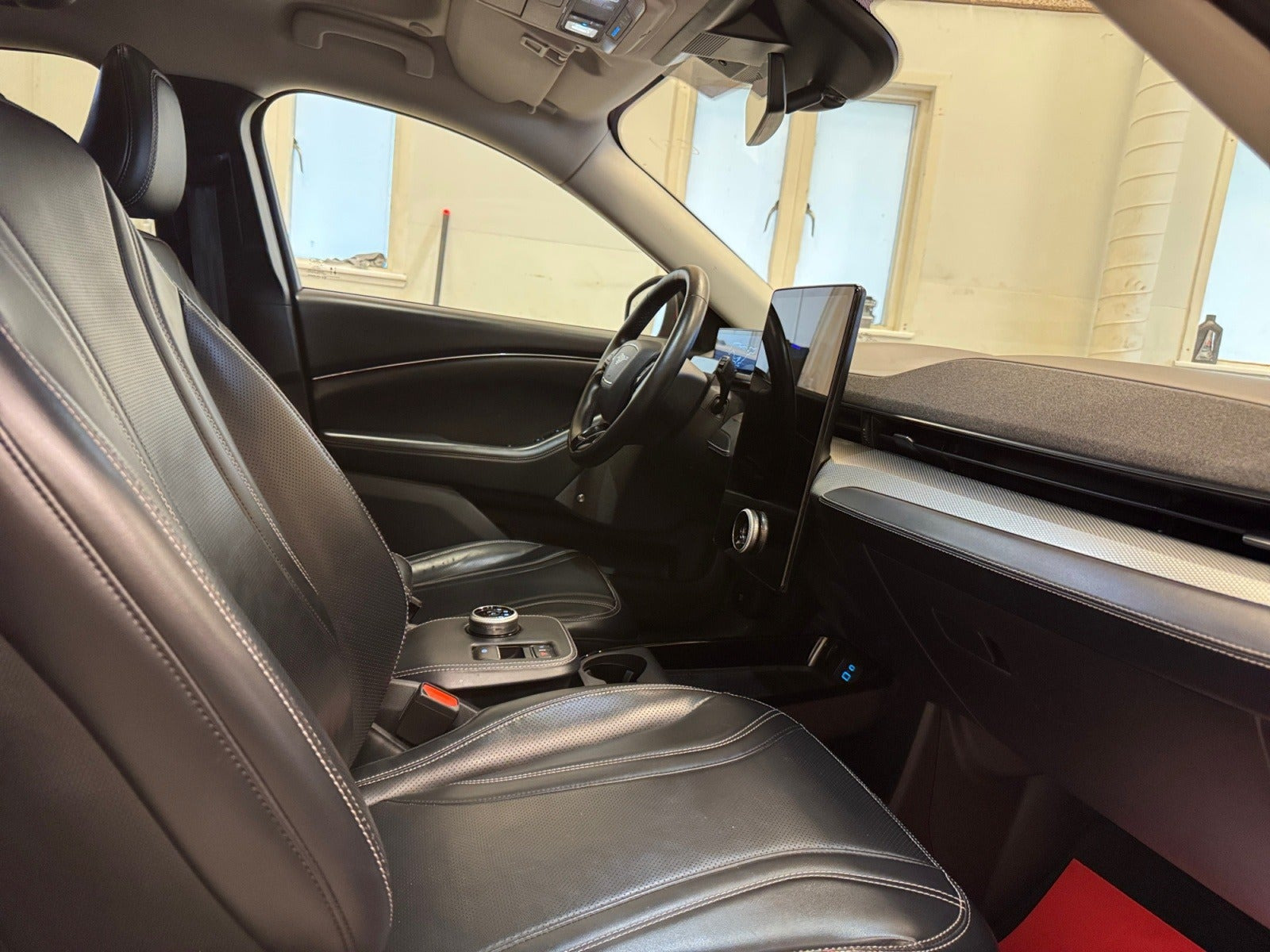 Rød Ford Mustang Mach-E fra 2021