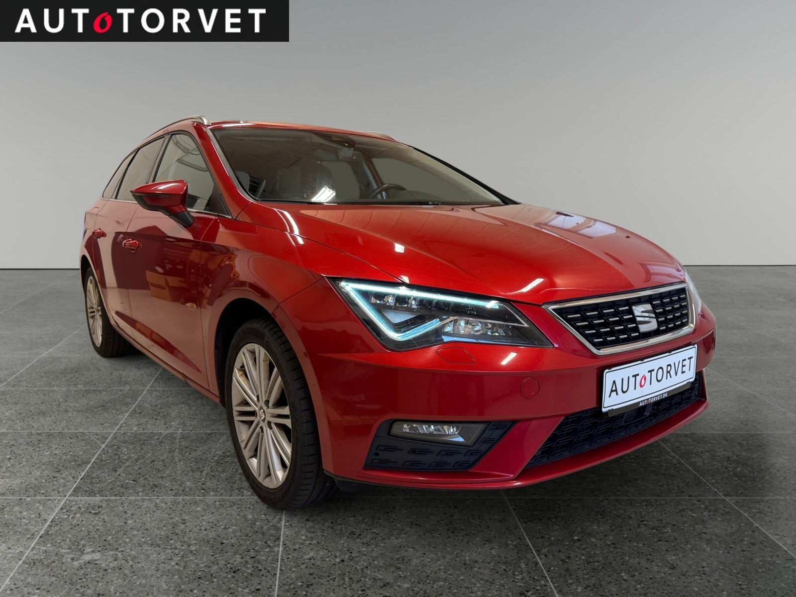 Rød Seat Leon fra 2017