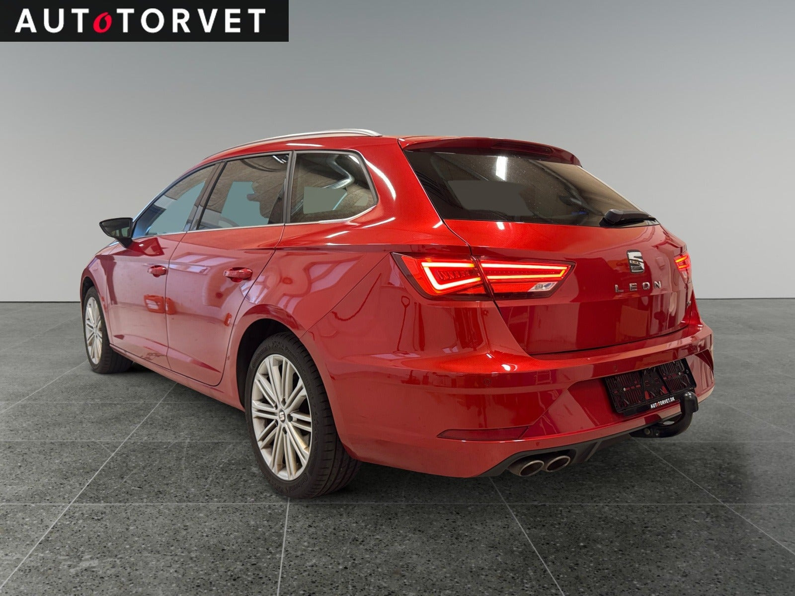 Rød Seat Leon fra 2017