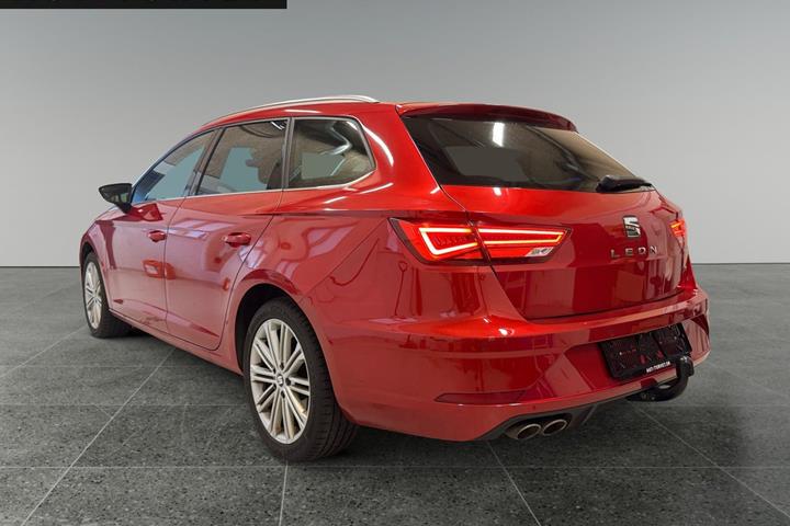 Rød Seat Leon fra 2017
