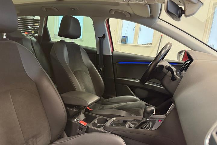 Rød Seat Leon fra 2017