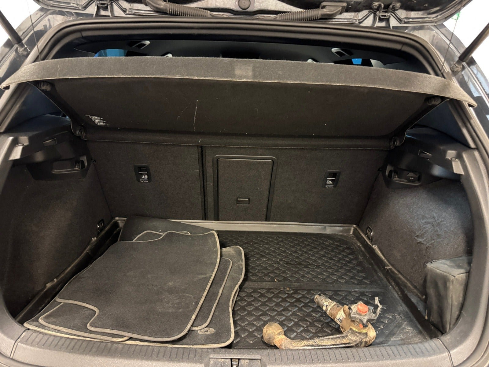 Grå VW Golf VII fra 2018
