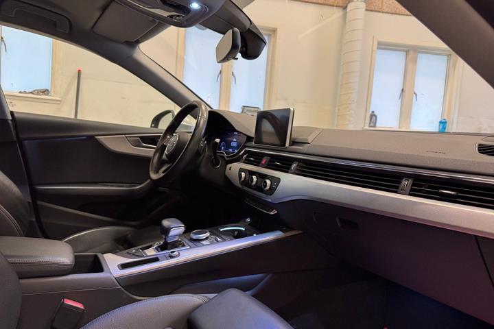 Sølv Audi A5 fra 2018