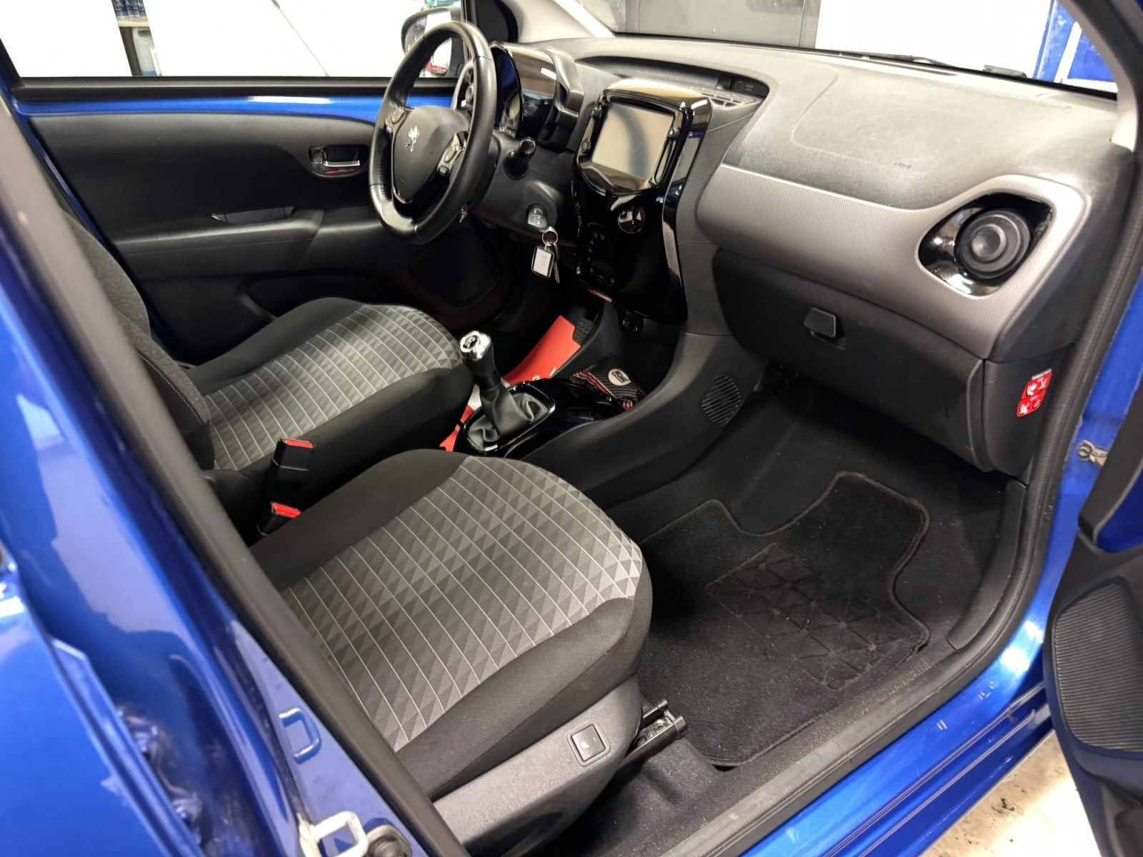 Blå Peugeot 108 fra 2021